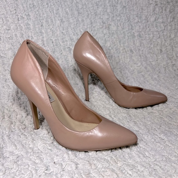 Steve Madden Women’s 7 M Beige Leather Galleryy Pumps Classic Pointy Heels - Picture 5 of 8